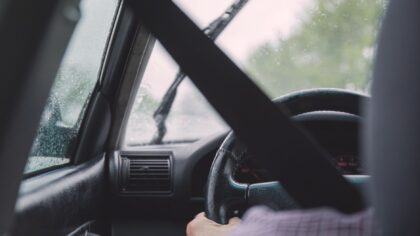 Sikt i bilen: vaner som gir klarere ruter og roligere turer året rundt