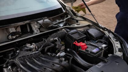 Slik tar du bedre vare på bilbatteriet: rutiner som reduserer startproblemer og stress