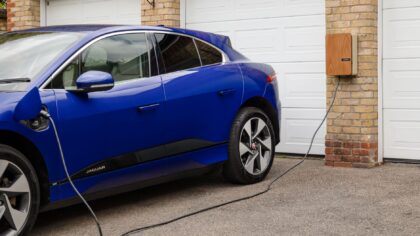 Slik tar du vare på elbilens batteri i hverdagen og bremser degraderingen