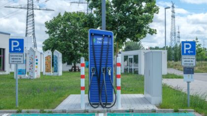 Smart elbilferie i Norden: slik unngår du ladestress på sommerturen