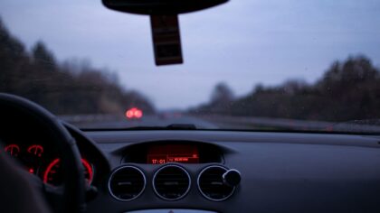 Head-up display i bilen: slik hjelper frontruten deg å holde fokus på veien