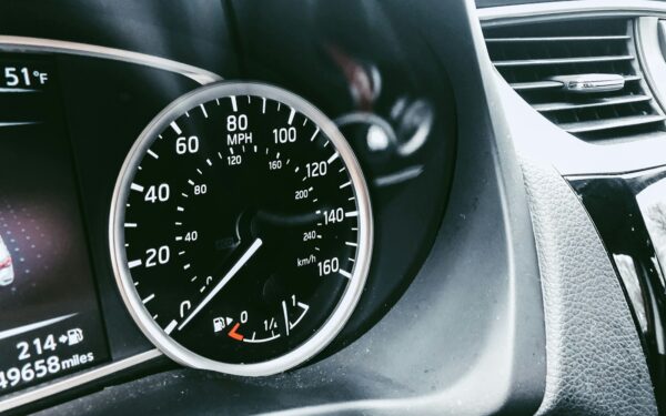 Kilometerstand ved bruktbilkjøp: slik avslører du juks og forstår hva tallene betyr