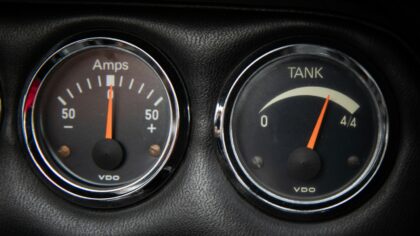Økonomisk kjøring i hverdagen: praktiske grep som sparer både drivstoff og nerver