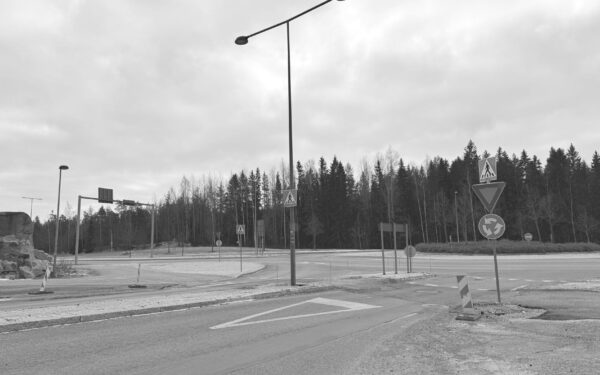 Skiltgjenkjenning i bilen: slik tolker du varsler, begrensninger og feil