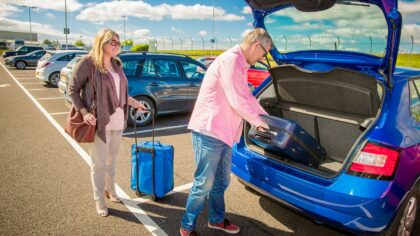 Slik får du bilen klar etter ferie: ryddig, trygg og startklar på en time