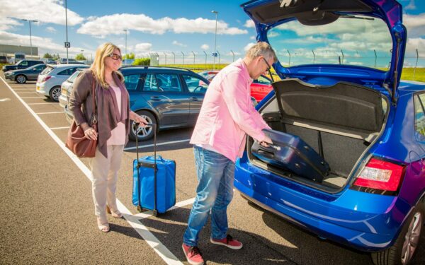 Slik får du bilen klar etter ferie: ryddig, trygg og startklar på en time