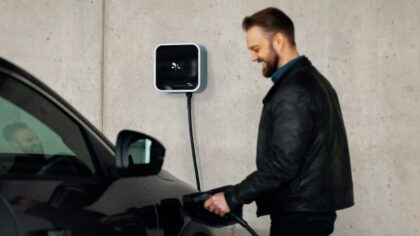 Slik velger du riktig ladekabel til elbilen hjemme og på tur