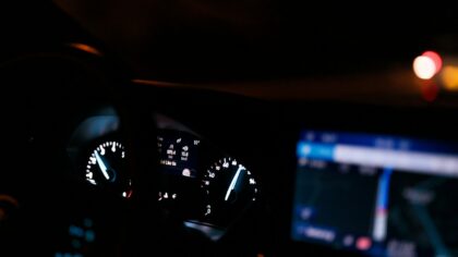 Tretthetsvarsler i bilen: slik hjelper teknologien deg å holde deg våken bak rattet
